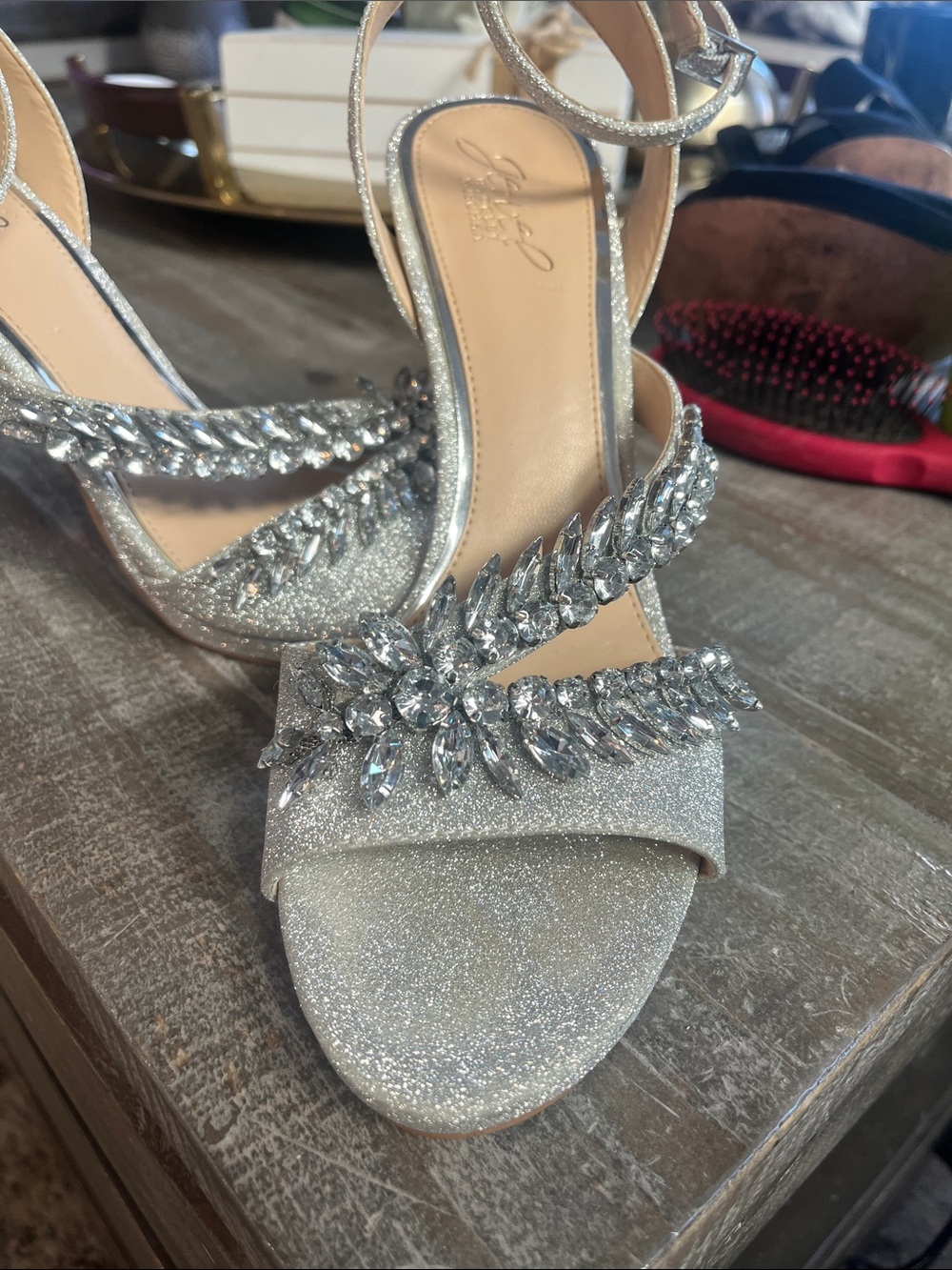 Jewel by Badgley Mischka Silver Glitter Crystal Embellished Heels Size 10